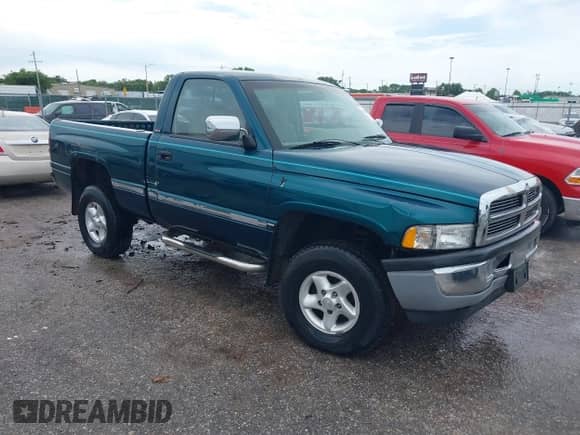1994 Dodge 1500 z VIN 1B7HF16Y1RS652549, wystawiony jako IAAI lot #42581546 z przebiegiem 192 939 mil mil oraz . Historia ofert i sprzedaży dostępna na DreamBid. Obrazek 1.