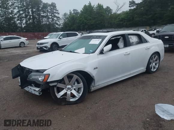 2014 Chrysler 300 SRT-8 с VIN 2C3CCAFJ6EH156853, выставлен на аукционе IAAI как лот 42370748 с пробегом 44 434 миль миль и . История ставок и продаж доступна на DreamBid. Изображение 19.
