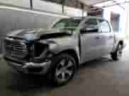 2024 Ram 1500 Laramie z VIN 1C6RREJT0RN220877, wystawiony jako Copart lot #63612485 z przebiegiem 42 532 mil mil oraz Czysty tytuł • Clean title. Historia ofert i sprzedaży dostępna na DreamBid. Obrazek 1.
