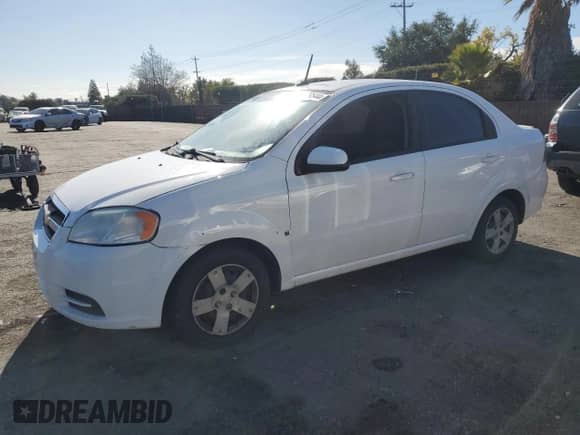 2009 Chevrolet Aveo LS z VIN KL1TD56E59B624886, wystawiony jako Copart lot #81379544 z przebiegiem Nie podano mil oraz Szkoda całkowita • Salvage title. Historia ofert i sprzedaży dostępna na DreamBid. Obrazek 1.
