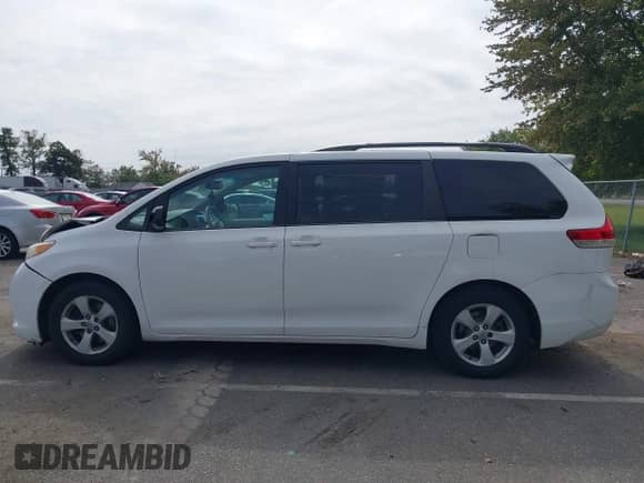 2013 Toyota Sienna LE AAS with VIN 5TDKK3DC3DS308565, listed as a IAAI auction lot 43281154 with 221,342 mi miles and . Bid and sale history available at DreamBid. Image 14.
