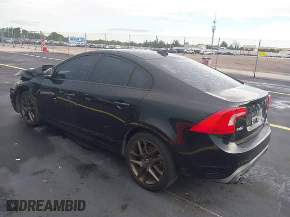 2017 Volvo S60 Dynamic с VIN YV126MFL8H2422804, выставлен на аукционе IAAI как лот 42411971 с пробегом 127 927 миль миль и . История ставок и продаж доступна на DreamBid. Изображение 3.