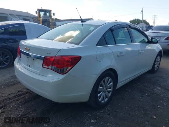 2011 Chevrolet Cruze 1LT z VIN 1G1PF5S96B7282475, wystawiony jako IAAI lot #43068835 z przebiegiem 178 181 mil mil oraz . Historia ofert i sprzedaży dostępna na DreamBid. Obrazek 4.