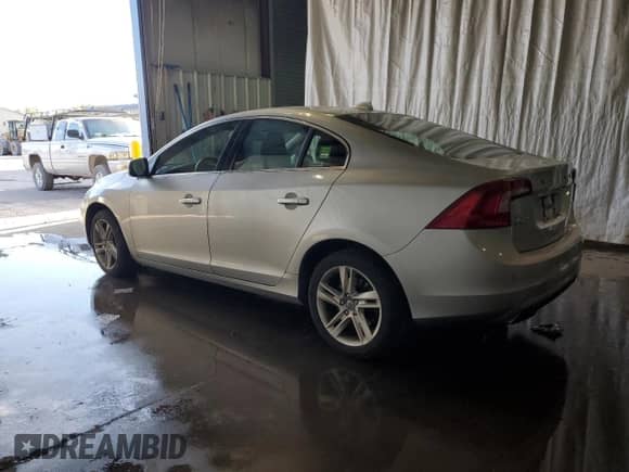 2015 Volvo S60 T5 Platinum с VIN YV1612TM2F2353008, выставлен на аукционе Copart как лот 69185513 с пробегом 70 403 миль миль и . История ставок и продаж доступна на DreamBid. Изображение 2.