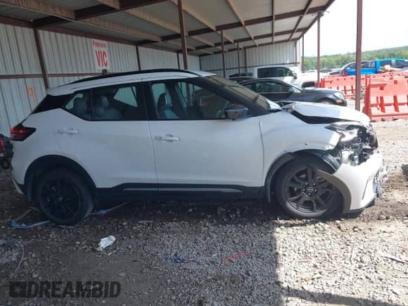 2023 Nissan Kicks SR с VIN 3N1CP5DV0PL571645, выставлен на аукционе IAAI как лот 42587064 с пробегом 28 345 миль миль и . История ставок и продаж доступна на DreamBid. Изображение 12.