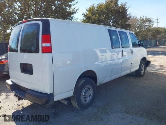 2023 Chevrolet Express Cargo z VIN 1GCWGBFP1P1119444, wystawiony jako IAAI lot #41401290 z przebiegiem 48 653 mil mil oraz . Historia ofert i sprzedaży dostępna na DreamBid. Obrazek 4.