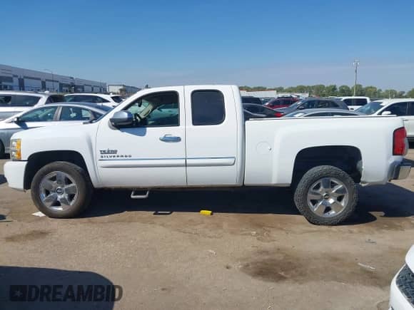 2011 Chevrolet Silverado 1500 LT with VIN 1GCRCSE03BZ301170, listed as a IAAI auction lot 43436160 with 260,449 mi miles and . Bid and sale history available at DreamBid. Image 14.