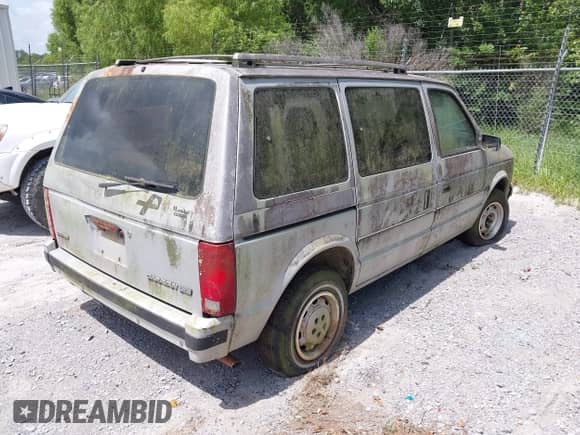 1987 Dodge Caravan with VIN 2B4FK41G3HR127301, listed as a IAAI auction lot 42393563 with Not provided miles and . Bid and sale history available at DreamBid. Image 4.