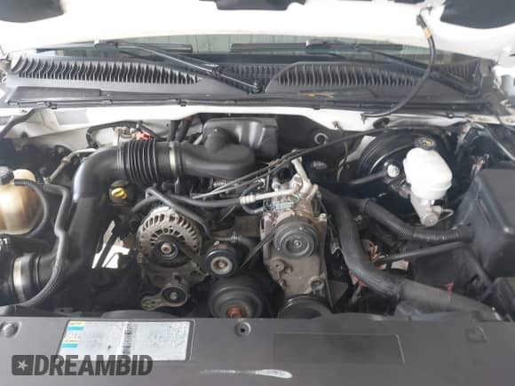 2005 Chevrolet Silverado 1500 Work Truck z VIN 1GCEC14XX5Z318107, wystawiony jako IAAI lot #43367766 z przebiegiem 104 186 mil mil oraz . Historia ofert i sprzedaży dostępna na DreamBid. Obrazek 10.