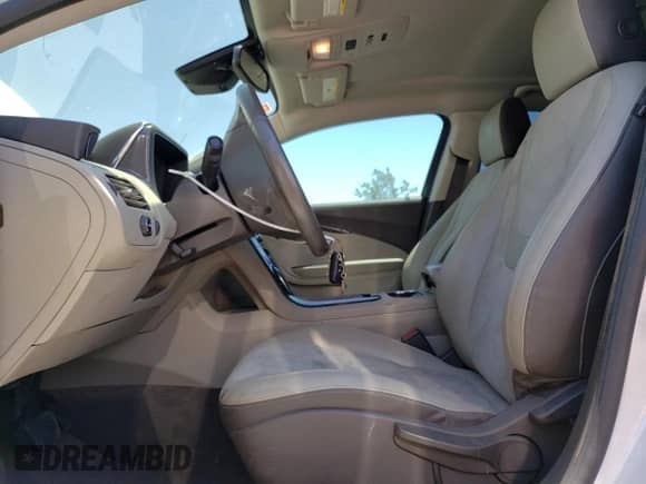 2015 Chevrolet Volt z VIN 1G1RD6E49FU107729, wystawiony jako Copart lot #58534073 z przebiegiem 120 198 mil mil oraz . Historia ofert i sprzedaży dostępna na DreamBid. Obrazek 7.