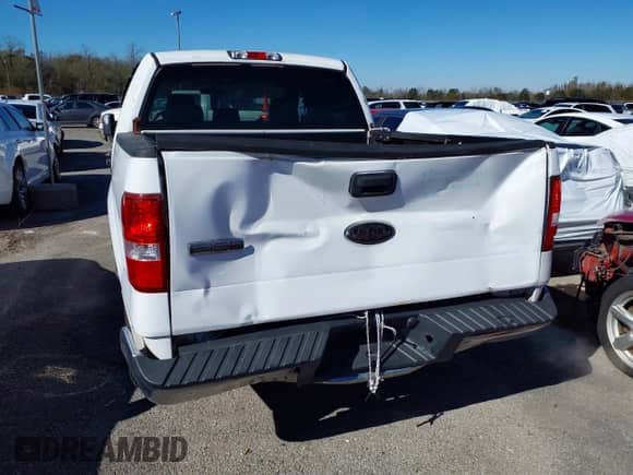 2006 Ford F-150 XLT z VIN 1FTRW12W76KD94980, wystawiony jako IAAI lot #41258860 z przebiegiem 119 333 mil mil oraz . Historia ofert i sprzedaży dostępna na DreamBid. Obrazek 6.