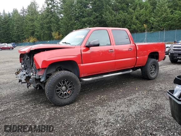 2004 Chevrolet Silverado 2500HD LT3 z VIN 1GCHK23G14F180092, wystawiony jako Copart lot #90902515 z przebiegiem Nie podano mil oraz Szkoda całkowita • Salvage title. Historia ofert i sprzedaży dostępna na DreamBid. Obrazek 1.