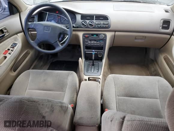 1996 Honda Accord LX z VIN 1HGCD5631TA046176, wystawiony jako Copart lot #69990845 z przebiegiem 133 087 mil mil oraz Szkoda całkowita • Salvage title. Historia ofert i sprzedaży dostępna na DreamBid. Obrazek 8.