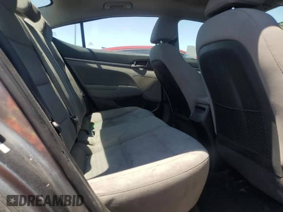 2018 Hyundai Elantra SEL z VIN KMHD84LF8JU580072, wystawiony jako Copart lot #67816325 z przebiegiem 117 433 mil mil oraz Szkoda całkowita • Salvage title. Historia ofert i sprzedaży dostępna na DreamBid. Obrazek 10.