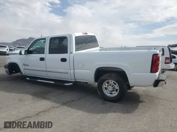 2004 Chevrolet Silverado 2500HD LS with VIN 1GCHK23204F209389, listed as a Copart auction lot 53101975 with 72,724 mi miles and Salvage title. Bid and sale history available at DreamBid. Image 2.