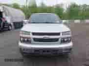 2011 Chevrolet Colorado 1LT z VIN 1GCHTCFE4B8111542, wystawiony jako IAAI lot #42168554 z przebiegiem 79 611 mil mil oraz . Historia ofert i sprzedaży dostępna na DreamBid. Obrazek 6.