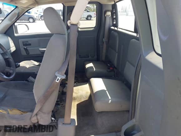 2005 Dodge Dakota ST with VIN 1D7HE22K85S256256, listed as a IAAI auction lot 43000785 with 387,492 mi miles and . Bid and sale history available at DreamBid. Image 8.