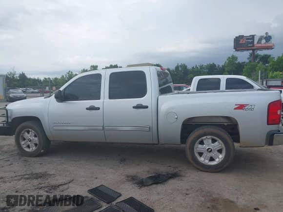 2013 Chevrolet Silverado 1500 LT with VIN 3GCPKSE71DG359708, listed as a IAAI auction lot 42327761 with 270,108 mi miles and . Bid and sale history available at DreamBid. Image 14.