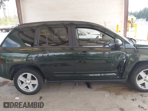 2010 Jeep Compass Latitude с VIN 1J4NF1FB0AD622928, выставлен на аукционе IAAI как лот 42651565 с пробегом 113 997 миль миль и . История ставок и продаж доступна на DreamBid. Изображение 13.