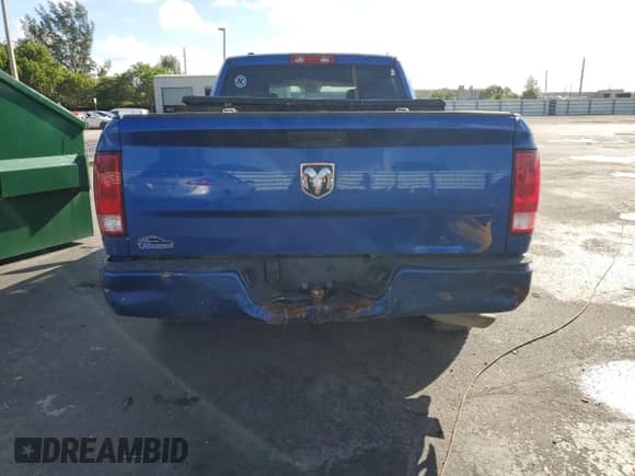 2018 Ram 1500 Express z VIN 1C6RR6FG2JS325623, wystawiony jako Copart lot #90256755 z przebiegiem 125 128 mil mil oraz Czysty tytuł • Clean title. Historia ofert i sprzedaży dostępna na DreamBid. Obrazek 6.