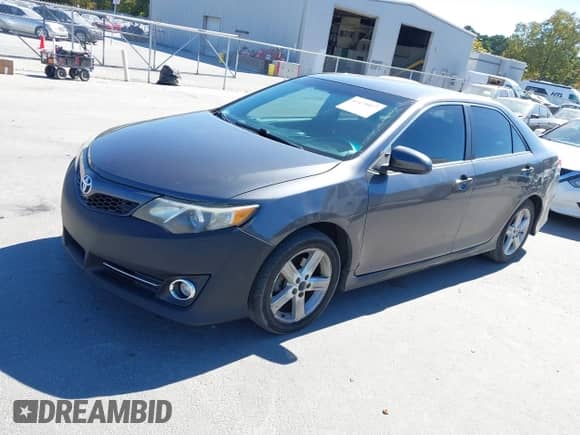 2014 Toyota Camry L z VIN 4T1BF1FK6EU421237, wystawiony jako IAAI lot #43479927 z przebiegiem 257 600 mil mil oraz . Historia ofert i sprzedaży dostępna na DreamBid. Obrazek 17.