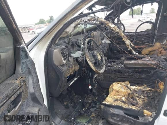 2023 Toyota Tundra Limited Hybrid z VIN 5TFJC5DB4PX035193, wystawiony jako IAAI lot #42884646 z przebiegiem Nie podano mil oraz . Historia ofert i sprzedaży dostępna na DreamBid. Obrazek 16.