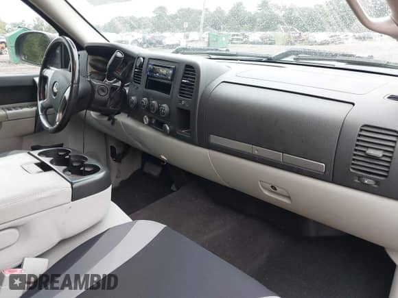 2010 Chevrolet Silverado 1500 LT z VIN 1GCSKSEA0AZ115677, wystawiony jako IAAI lot #43161509 z przebiegiem 103 633 mil mil oraz . Historia ofert i sprzedaży dostępna na DreamBid. Obrazek 5.