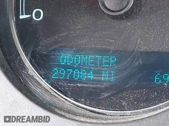 2013 Chevrolet Tahoe LTZ z VIN 1GNSKCE0XDR373858, wystawiony jako IAAI lot #42456875 z przebiegiem 297 084 mil mil oraz . Historia ofert i sprzedaży dostępna na DreamBid. Obrazek 7.