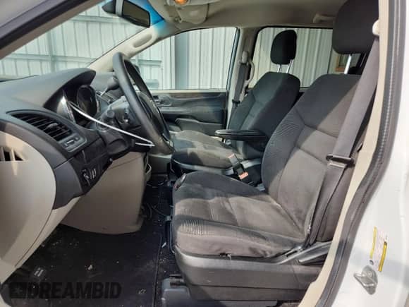 2020 Dodge Grand Caravan SE Plus with VIN 2C4RDGBG0LR236494, listed as a Copart auction lot 71821375 with 101,299 mi miles and Salvage title. Bid and sale history available at DreamBid. Image 7.