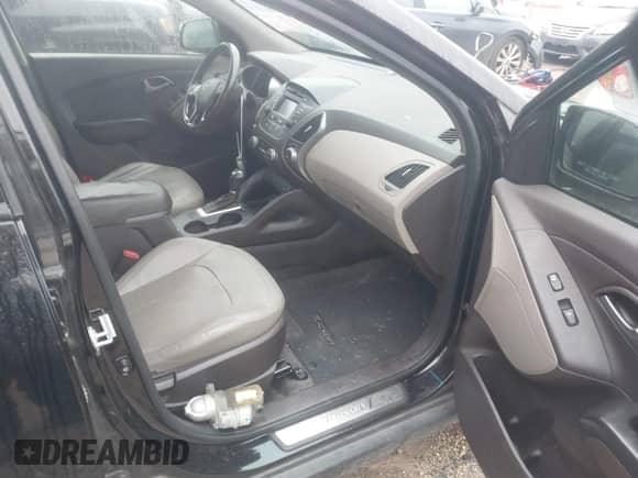 2014 Hyundai Tucson Limited z VIN KM8JU3AG7EU848989, wystawiony jako IAAI lot #42610713 z przebiegiem 175 587 mil mil oraz . Historia ofert i sprzedaży dostępna na DreamBid. Obrazek 5.