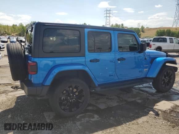 2022 Jeep Wrangler Unlimited Sahara with VIN 1C4JJXP63NW250034, listed as a Copart auction lot 68151135 with 41,912 mi miles and Salvage title. Bid and sale history available at DreamBid. Image 3.