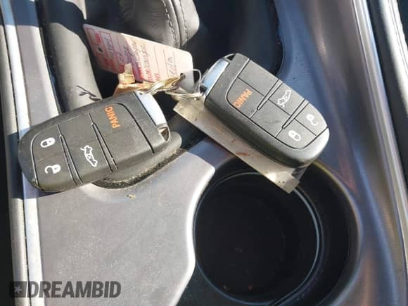 2022 Dodge Challenger R/T Scat Pack Widebody z VIN 2C3CDZFJ3NH254704, wystawiony jako IAAI lot #42648108 z przebiegiem 14 405 mil mil oraz . Historia ofert i sprzedaży dostępna na DreamBid. Obrazek 11.