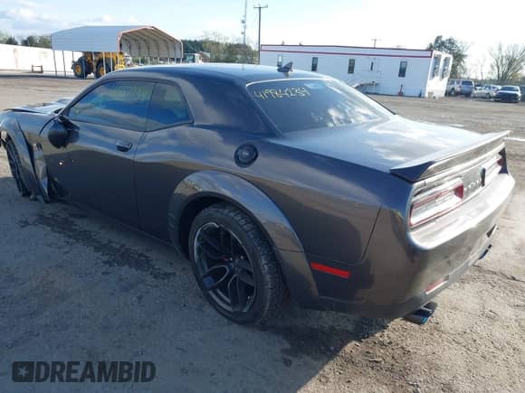 2022 Dodge Challenger R/T Scat Pack z VIN 2C3CDZFJ6NH192070, wystawiony jako IAAI lot #41984234 z przebiegiem 32 081 mil mil oraz . Historia ofert i sprzedaży dostępna na DreamBid. Obrazek 3.