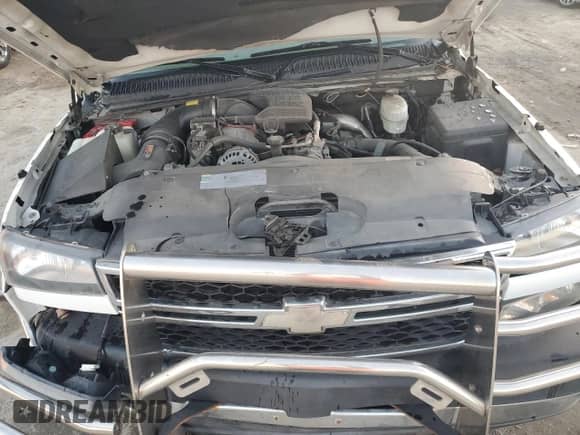 2006 Chevrolet Silverado 2500HD LT3 z VIN 1GCHK23D56F156919, wystawiony jako Copart lot #84831324 z przebiegiem Nie podano mil oraz Nie do naprawy • Non repairable. Historia ofert i sprzedaży dostępna na DreamBid. Obrazek 11.