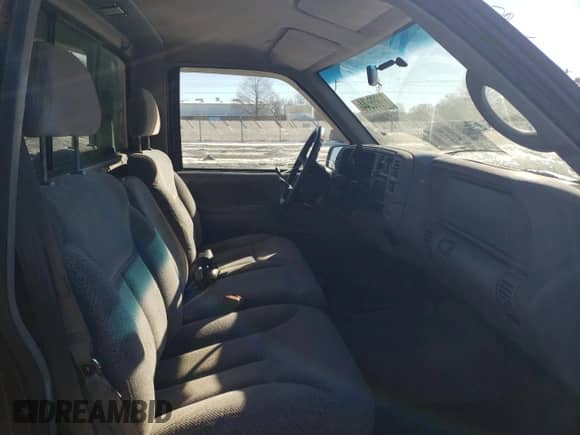 1997 GMC Sierra 1500 z VIN 1GTEK14R3VZ506326, wystawiony jako Copart lot #87036644 z przebiegiem 212 945 mil mil oraz Czysty tytuł • Clean title. Historia ofert i sprzedaży dostępna na DreamBid. Obrazek 10.