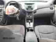 2013 Hyundai Elantra GLS z VIN KMHDH4AE7DU755152, wystawiony jako Copart lot #87282285 z przebiegiem Nie podano mil oraz Szkoda całkowita • Salvage title. Historia ofert i sprzedaży dostępna na DreamBid. Obrazek 8.