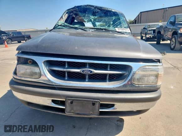 1998 Ford Explorer XL with VIN 1FMZU32E3WZB29520, listed as a Copart auction lot 81924275 with 101,471 mi miles and Salvage title. Bid and sale history available at DreamBid. Image 5.