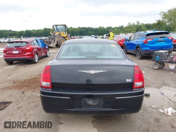 2005 Chrysler 300 Touring с VIN 2C3JA53G35H512172, выставлен на аукционе IAAI как лот 42964507 с пробегом 142 404 миль миль и . История ставок и продаж доступна на DreamBid. Изображение 17.