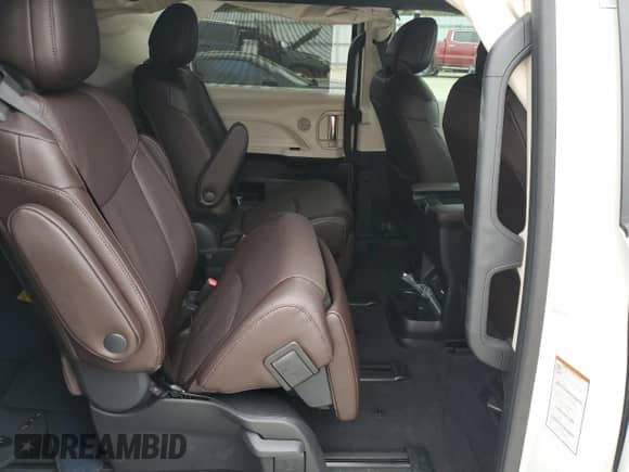 2024 Toyota Sienna Platinum с VIN 5TDERKEC4RS185447, выставлен на аукционе Copart как лот 51223275 с пробегом 5 439 миль миль и Списание • Salvage title. История ставок и продаж доступна на DreamBid. Изображение 12.