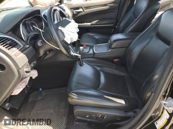 2019 Chrysler 300 Limited с VIN 2C3CCAEG2KH536256, выставлен на аукционе Copart как лот 81565525 с пробегом Не указан миль и Списание • Salvage title. История ставок и продаж доступна на DreamBid. Изображение 7.