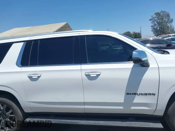 2023 Chevrolet Suburban Premier с VIN 1GNSKFKD6PR294748, выставлен на аукционе IAAI как лот 42402000 с пробегом 44 783 миль миль и . История ставок и продаж доступна на DreamBid. Изображение 13.