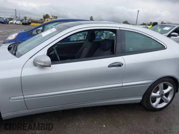 2002 Mercedes-Benz C 230/260/280/320 with VIN WDBRN47J42A257253, listed as a IAAI auction lot 43353747 with Not provided miles and . Bid and sale history available at DreamBid. Image 14.