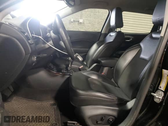 2019 Jeep Compass Latitude с VIN 3C4NJDBB1KT622895, выставлен на аукционе Copart как лот 67121915 с пробегом 93 173 миль миль и Списание • Salvage title. История ставок и продаж доступна на DreamBid. Изображение 7.