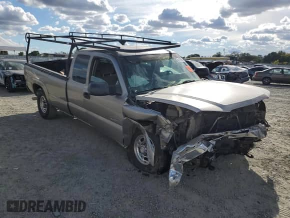 2003 Chevrolet Silverado 2500HD LT z VIN 1GCHK29153E171662, wystawiony jako Copart lot #80114585 z przebiegiem Nie podano mil oraz Szkoda całkowita • Salvage title. Historia ofert i sprzedaży dostępna na DreamBid. Obrazek 4.
