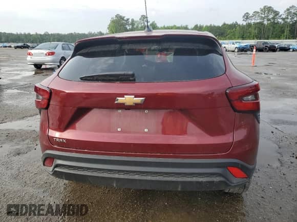 2025 Chevrolet Trax LS with VIN KL77LFEP8SC107536, listed as a Copart auction lot 54220005 with 6,376 mi miles and Salvage title. Bid and sale history available at DreamBid. Image 6.