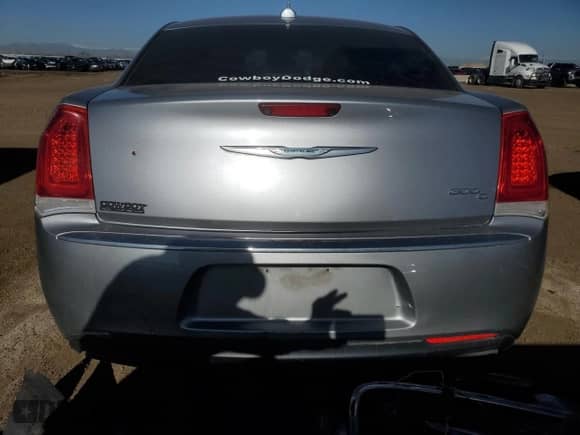2016 Chrysler 300 C с VIN 2C3CCAEG4GH268642, выставлен на аукционе Copart как лот 52010345 с пробегом 136 476 миль миль и Чистый • Clean title. История ставок и продаж доступна на DreamBid. Изображение 6.