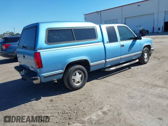 1996 GMC Sierra 1500 z VIN 2GTEC19M9T1527701, wystawiony jako IAAI lot #43289683 z przebiegiem 297 195 mil mil oraz . Historia ofert i sprzedaży dostępna na DreamBid. Obrazek 4.