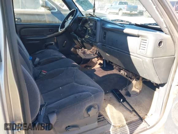 2000 GMC Sierra 1500 SL с VIN 1GTEC14W1YZ241526, выставлен на аукционе IAAI как лот 41287842 с пробегом 260 055 миль миль и . История ставок и продаж доступна на DreamBid. Изображение 5.