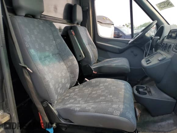 2006 Dodge Sprinter with VIN WDXPD944465871735, listed as a Copart auction lot 59426225 with 183,204 mi miles and Clean title. Bid and sale history available at DreamBid. Image 10.