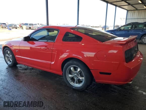 2006 Ford Mustang GT Deluxe с VIN 1ZVFT82H765120194, выставлен на аукционе Copart как лот 69232235 с пробегом 89 604 миль миль и Чистый • Clean title. История ставок и продаж доступна на DreamBid. Изображение 2.